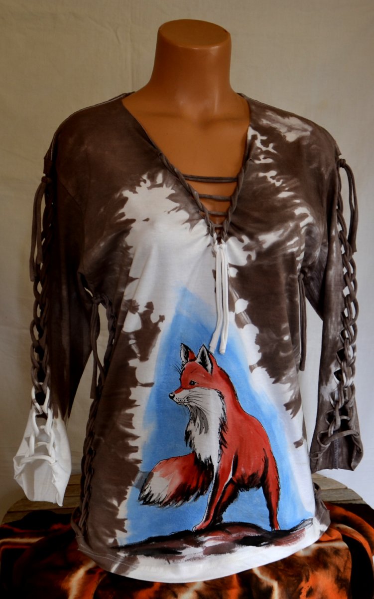 Prostříhané hnědé tričko s liškou