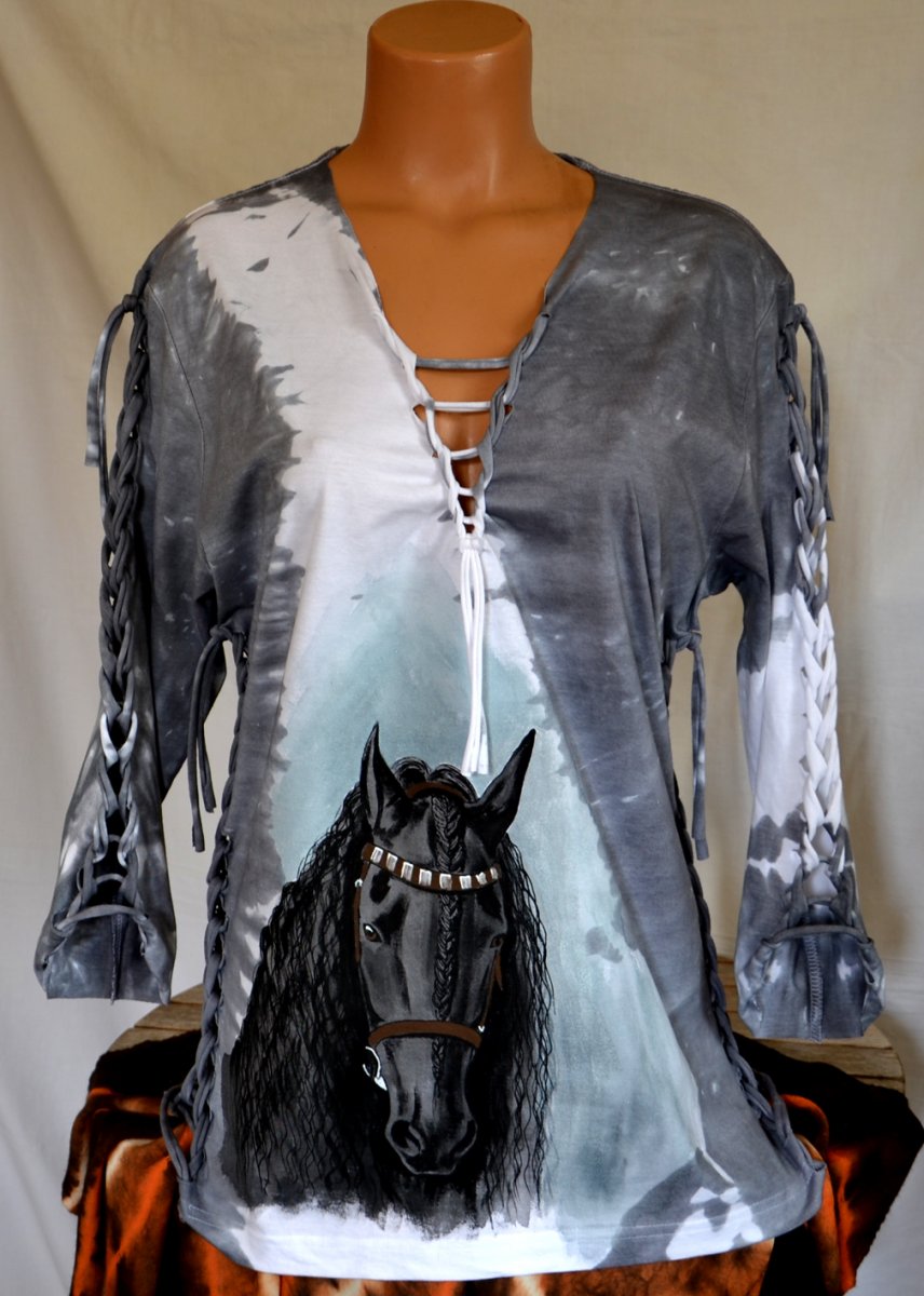 Šedé prostříhané tričko s frízským koněm