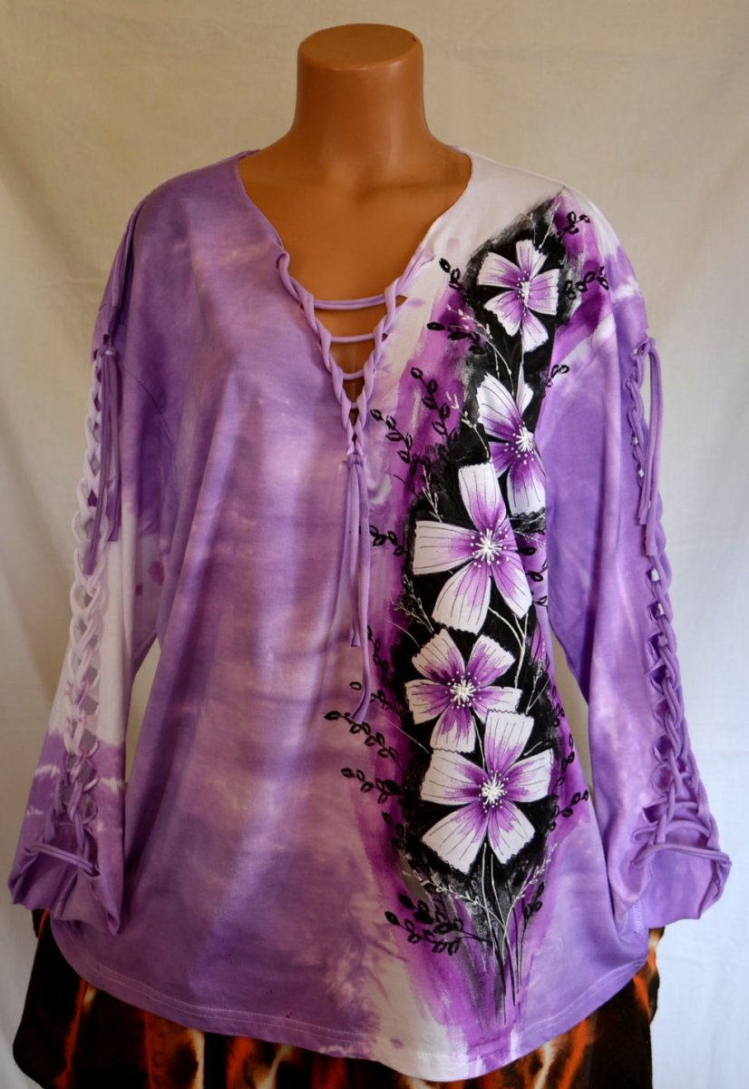 Prostříhané fialové tričko s květy 4XL