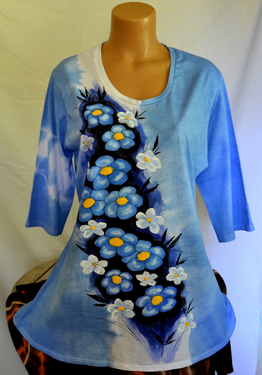 Modrá tunika s květy