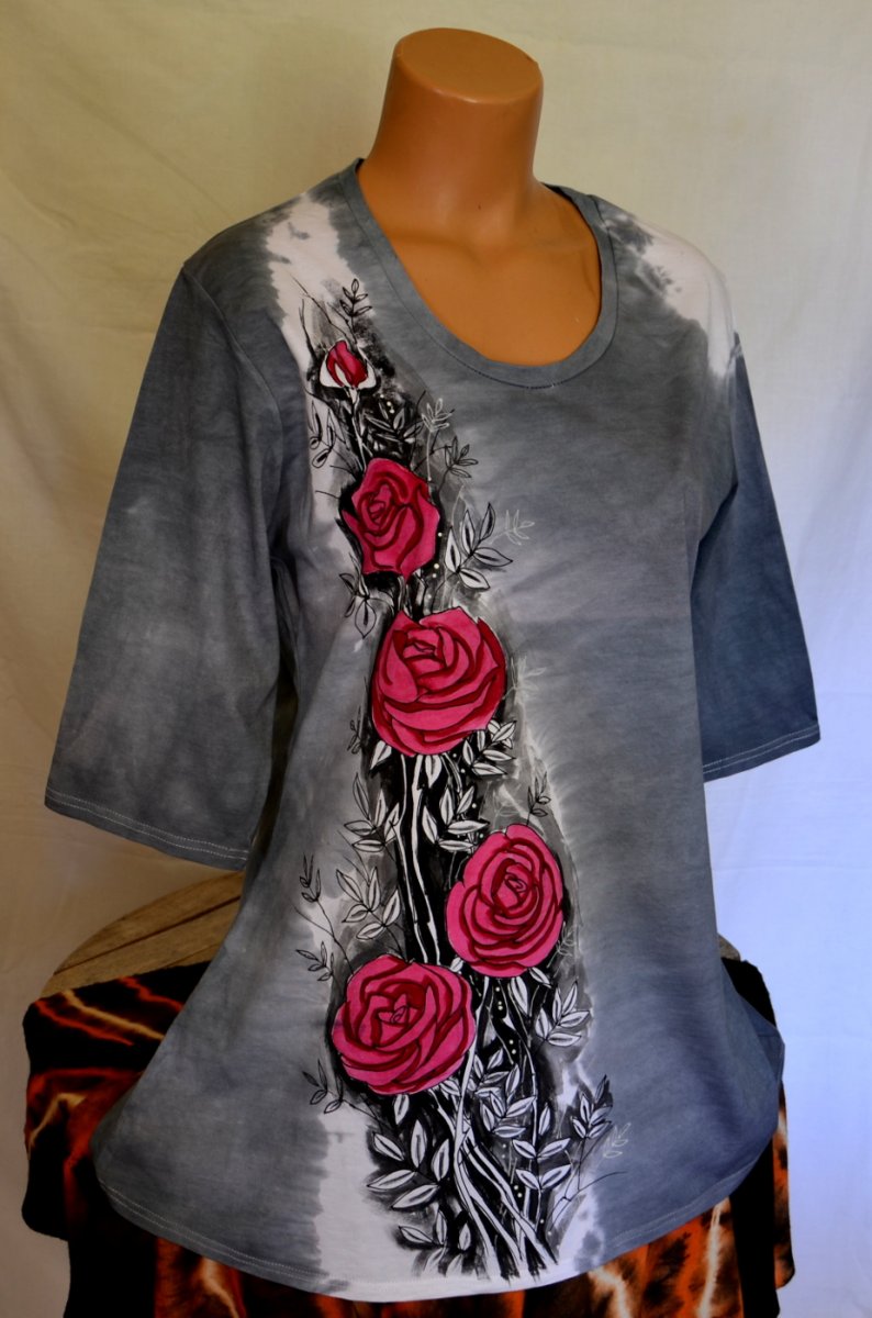 Šedá tunika s růžemi
