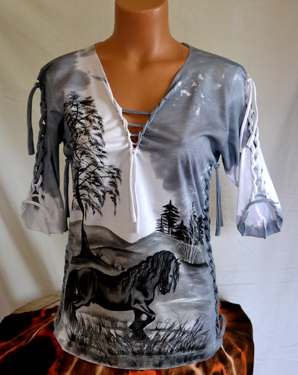 Šedé prostříhané tričko s vraníkem