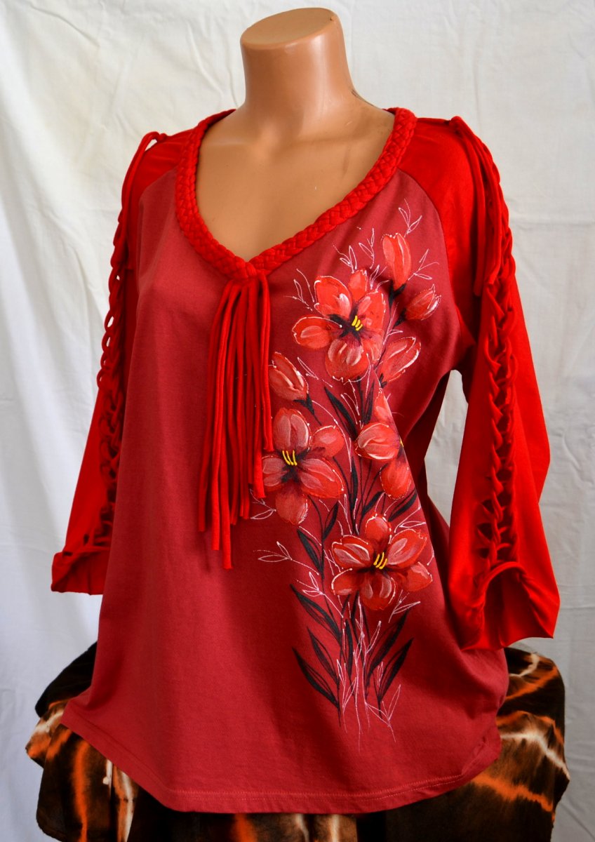 Červená tunika s červenými květy