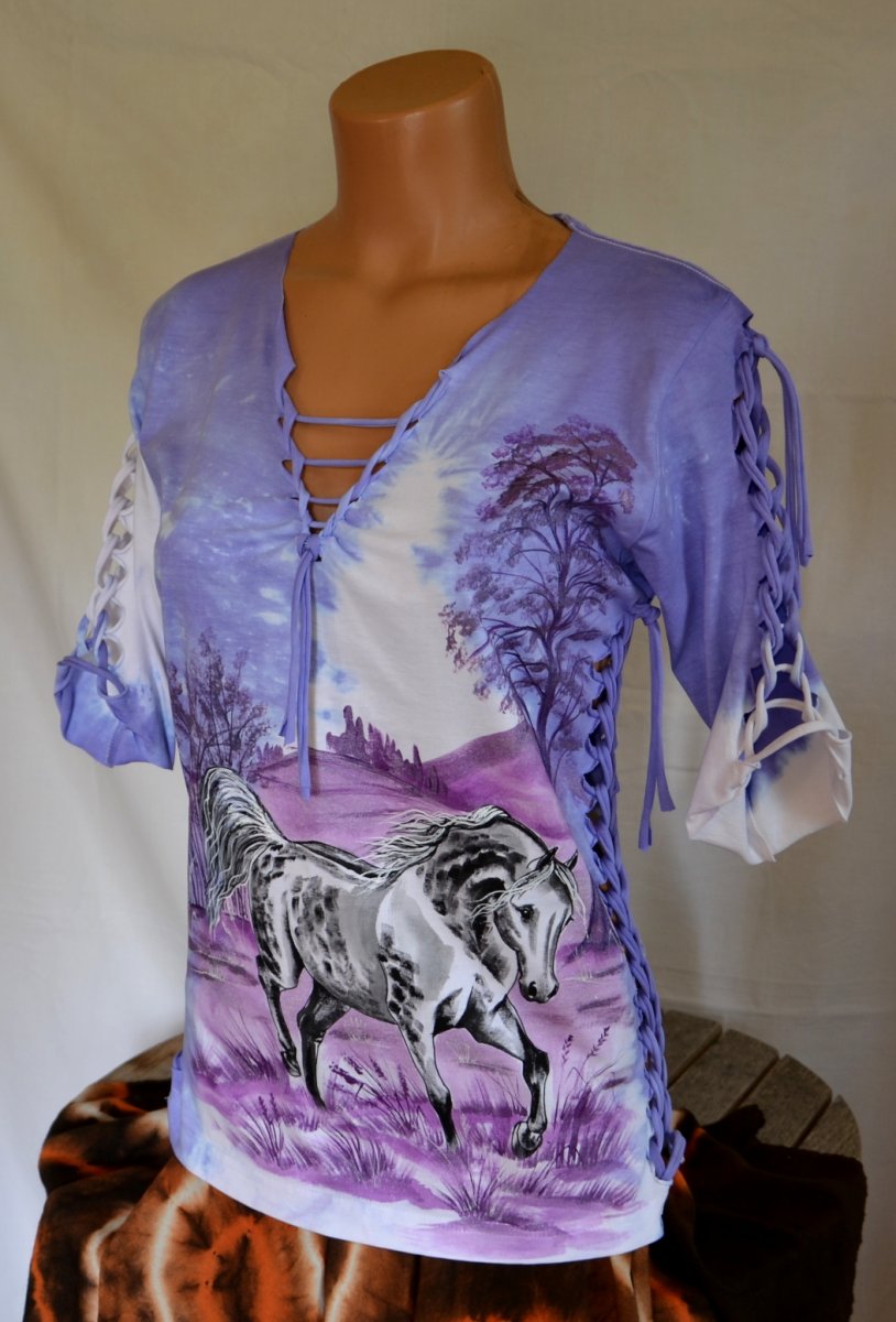 Fialové prostříhané tričko s běloušem