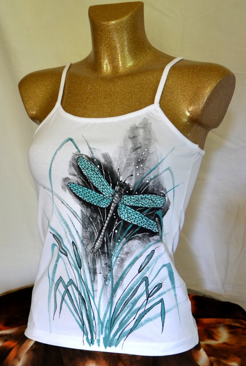 Bílé tílko s vážkou