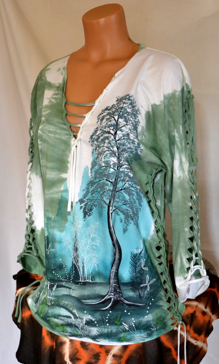 Zelené prostříhané tričko Tajemný les