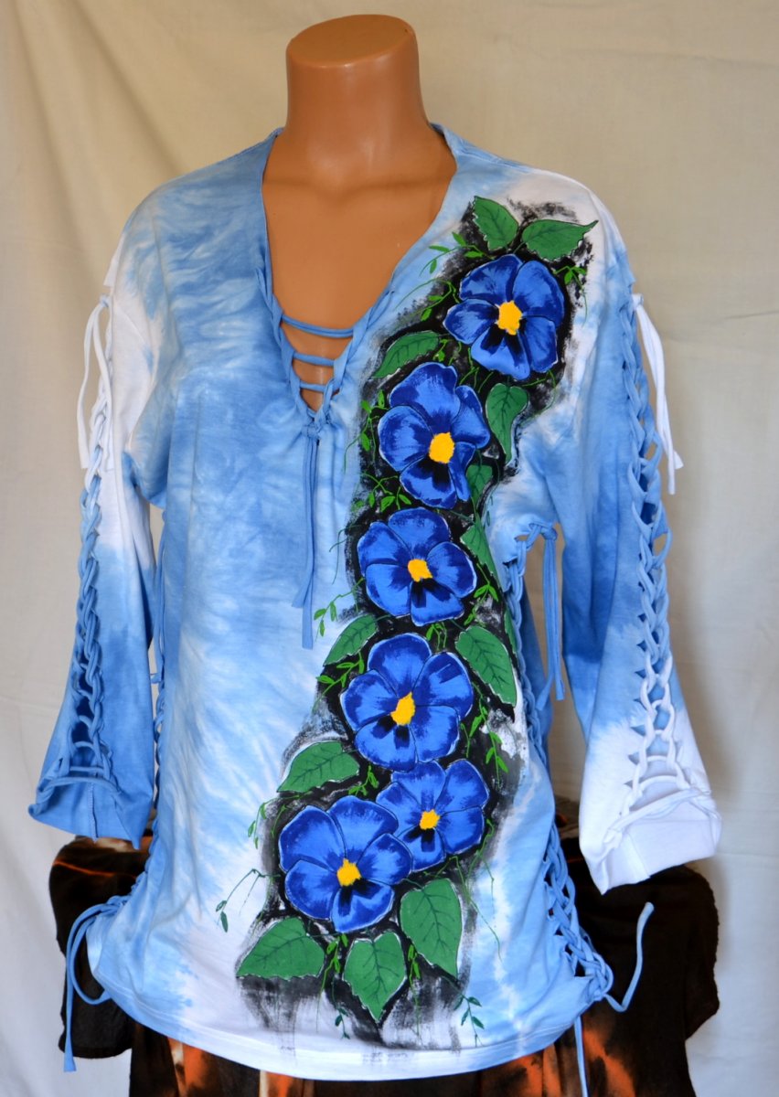 Modré prostříhané tričko s maceškami