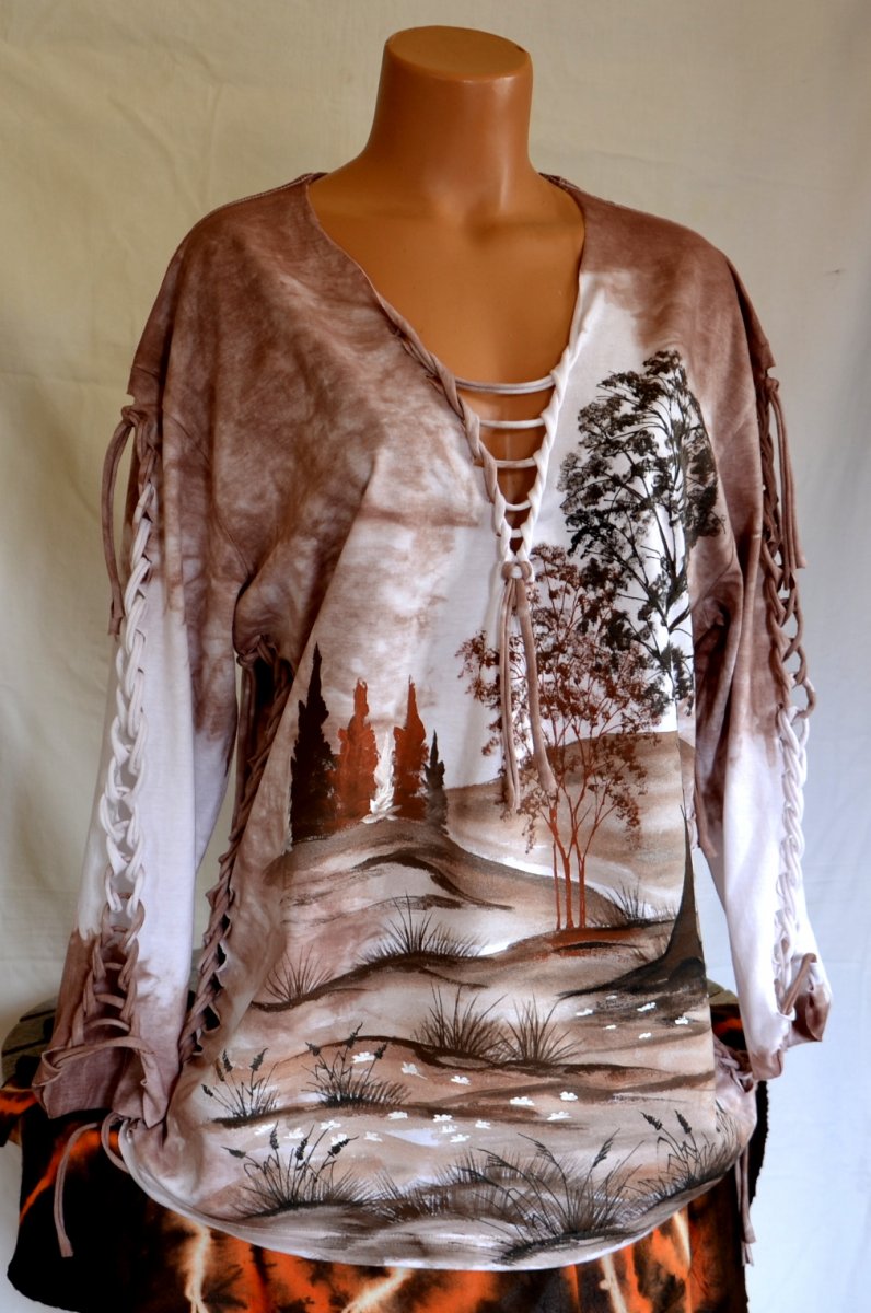 Hnědé prostříhané tričko s krajinkou