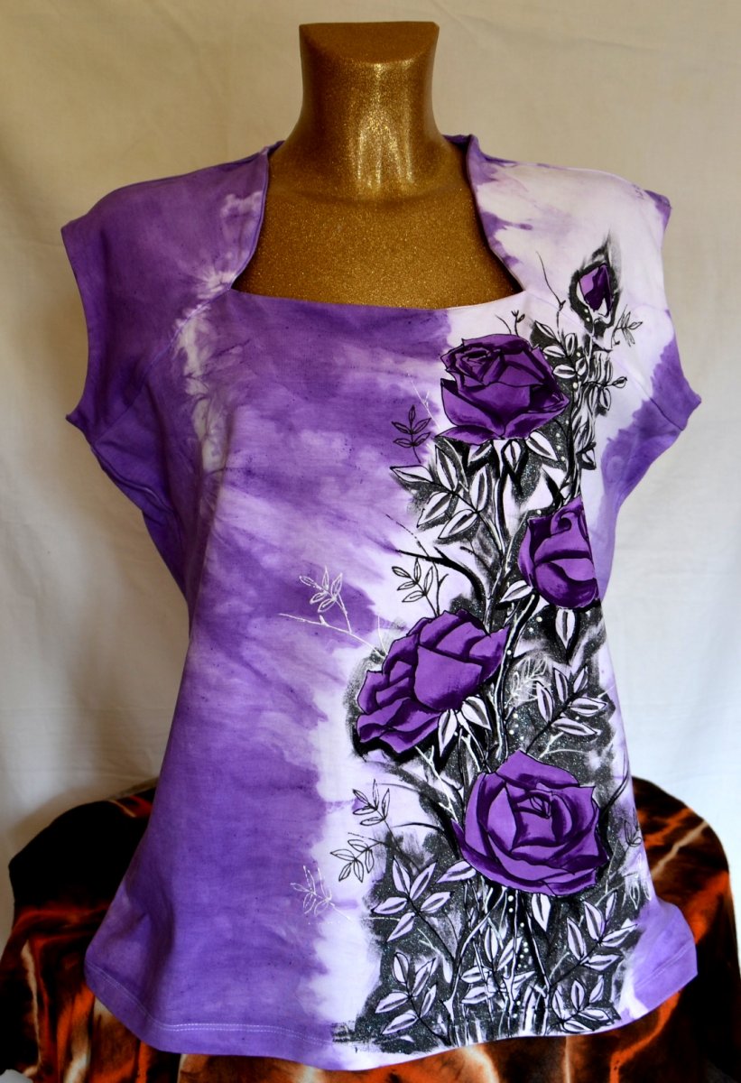 Fialový top s fialovými růžemi
