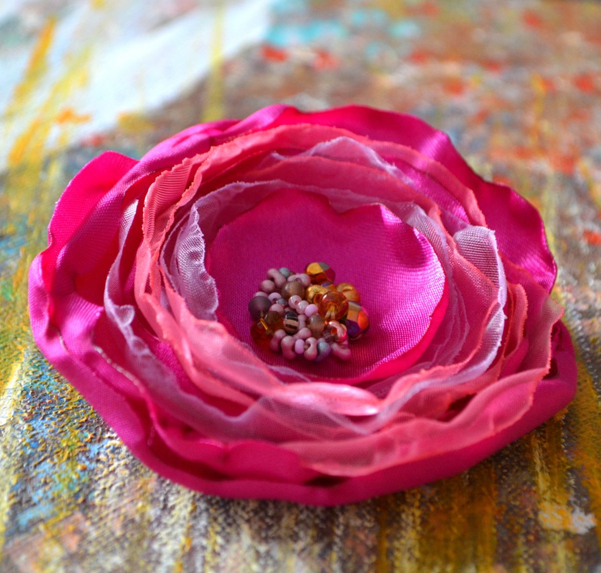 Brož i květ do vlasů Luciia