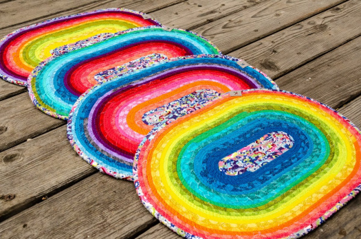 Duhové prostírání ze šňůry