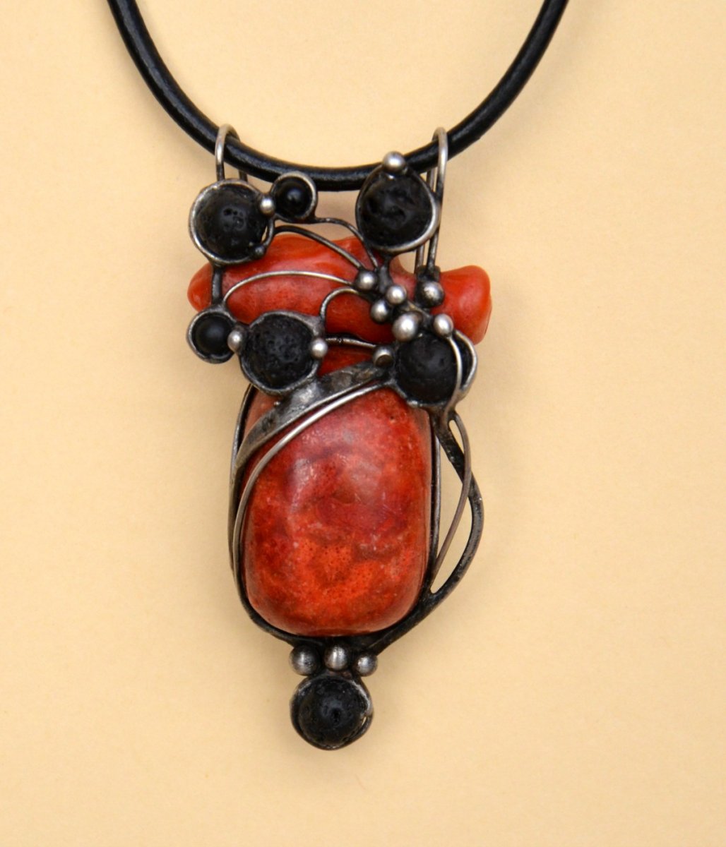 Červená  -  korál