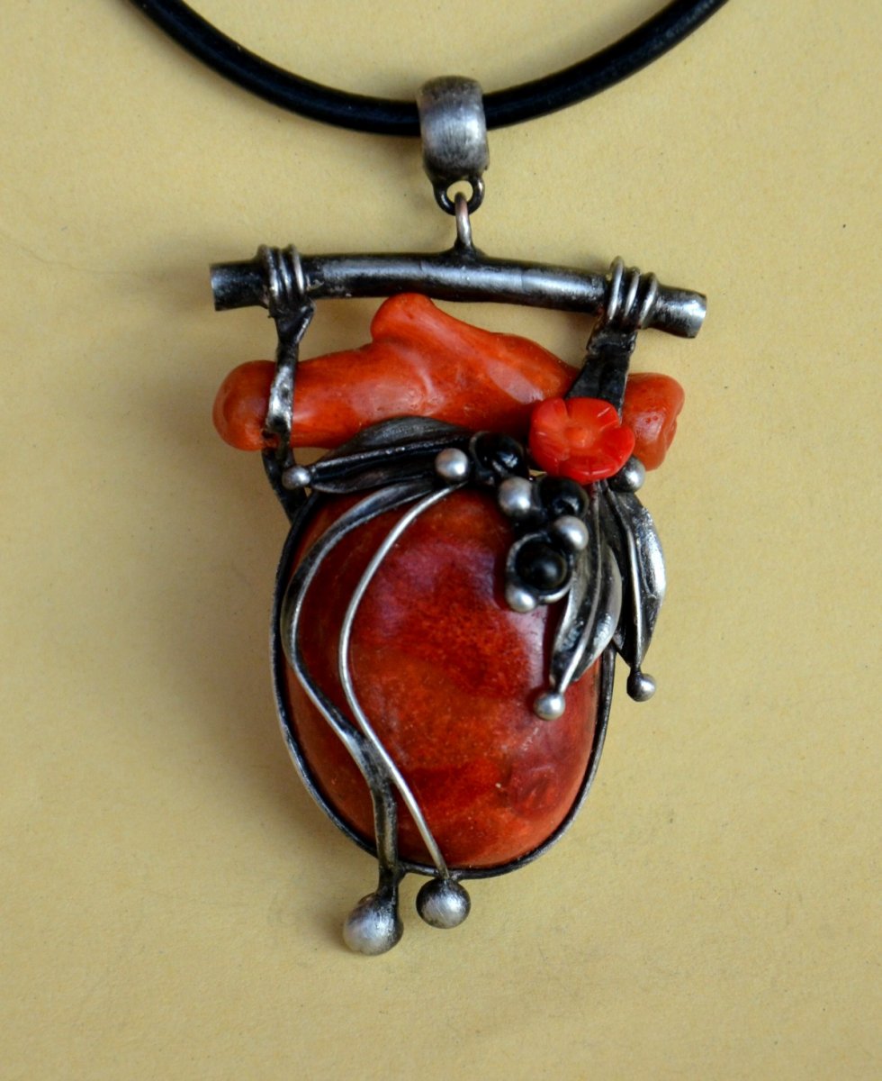 Červená  -  korál