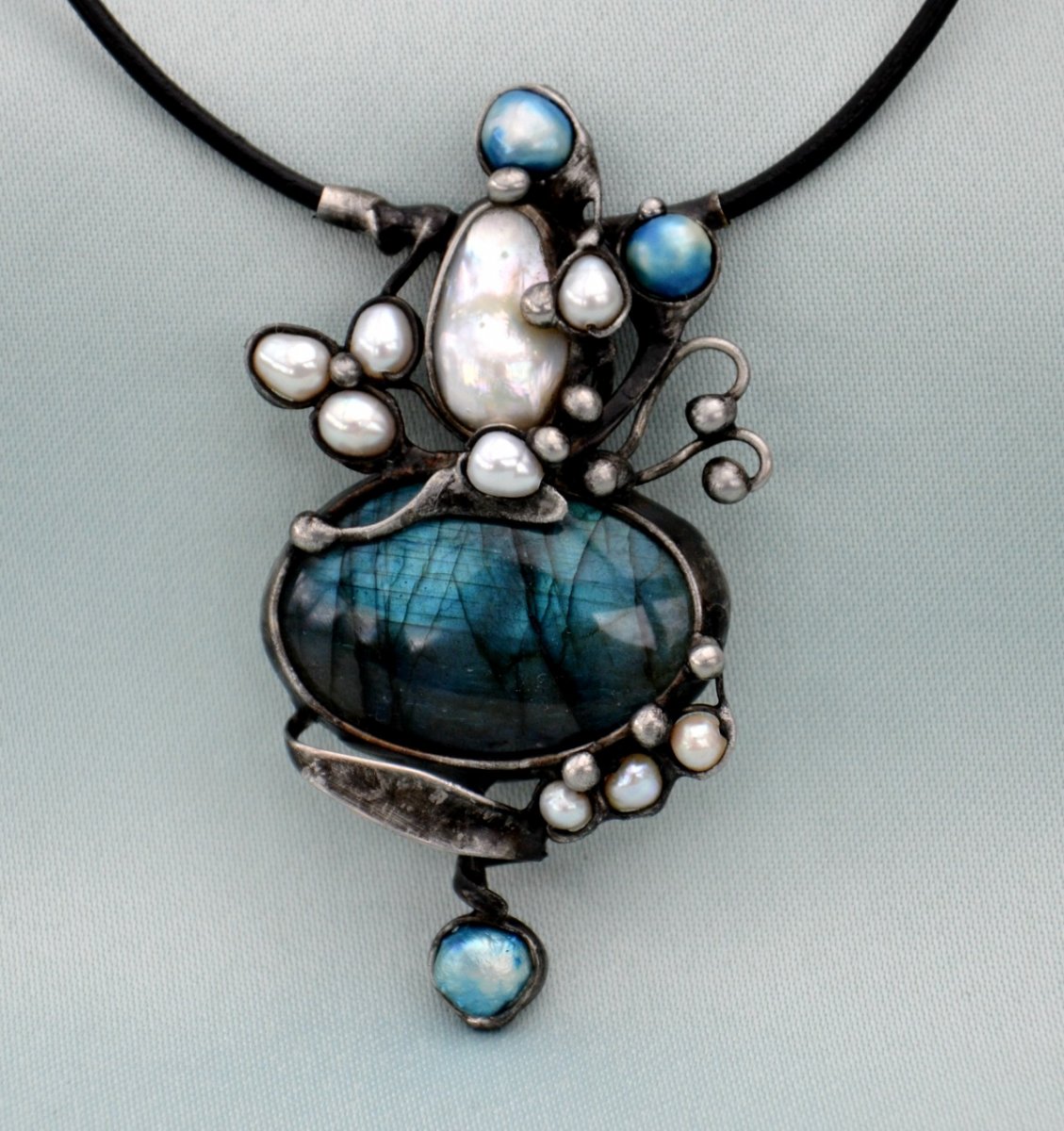 Modrásek - labradorit, perla