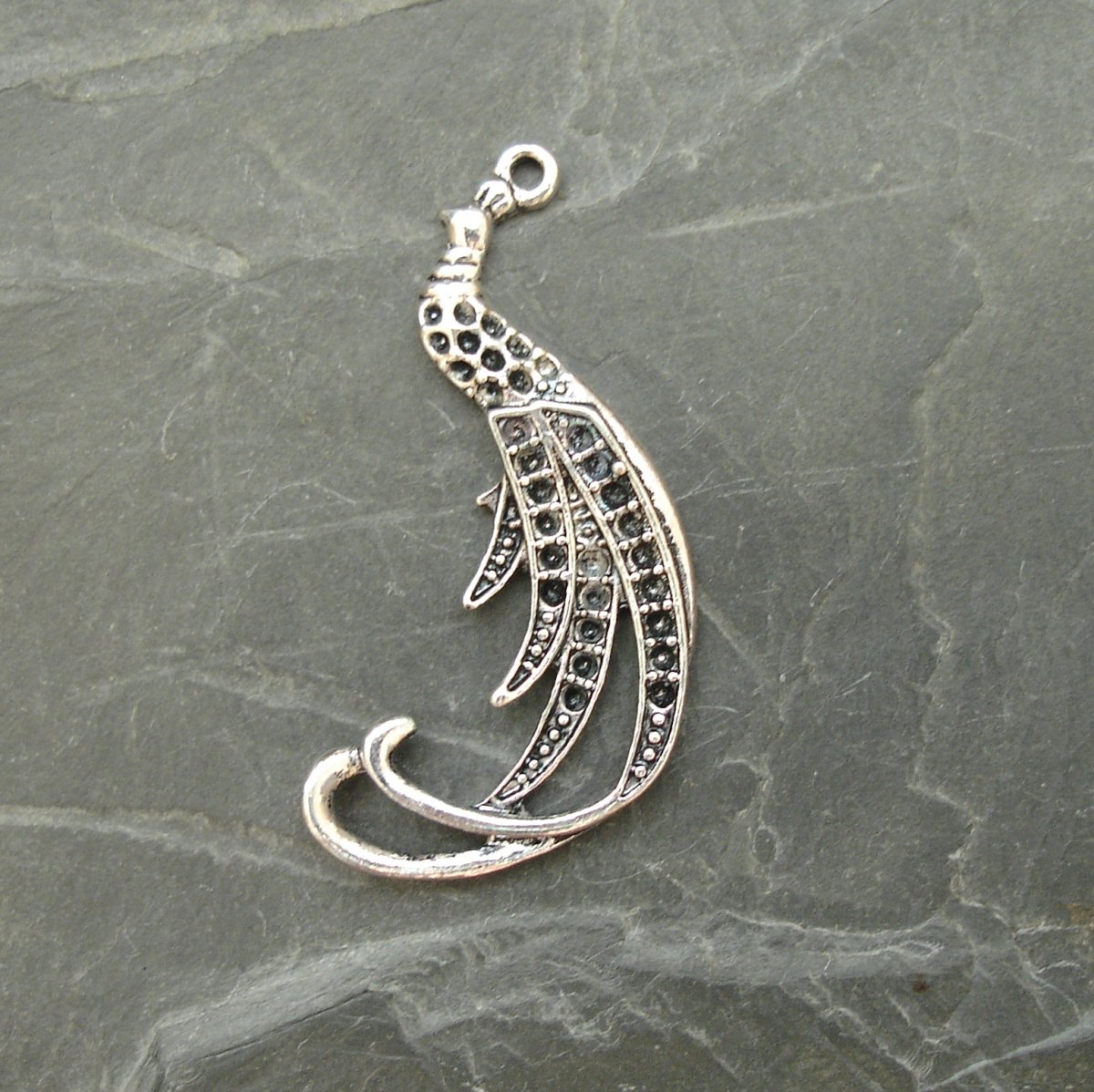 Přívěsek páv 23x43 mm - 1 ks - starostříbrná