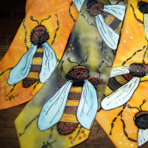 Malovaná kravata včelařská tmavá na objednávku