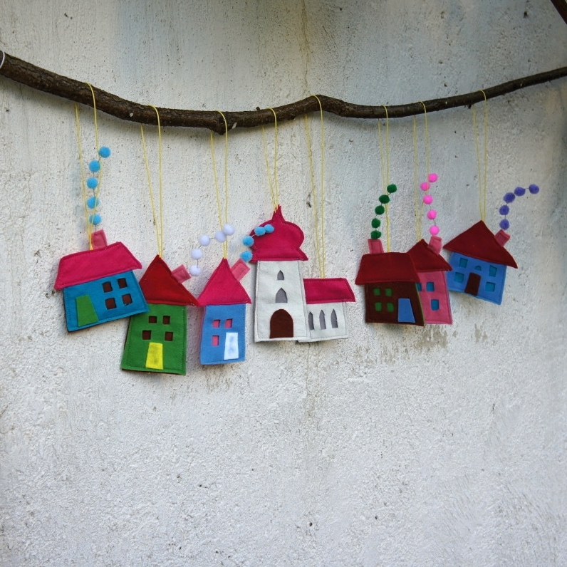 Vesnička s bílým kostelíčkem