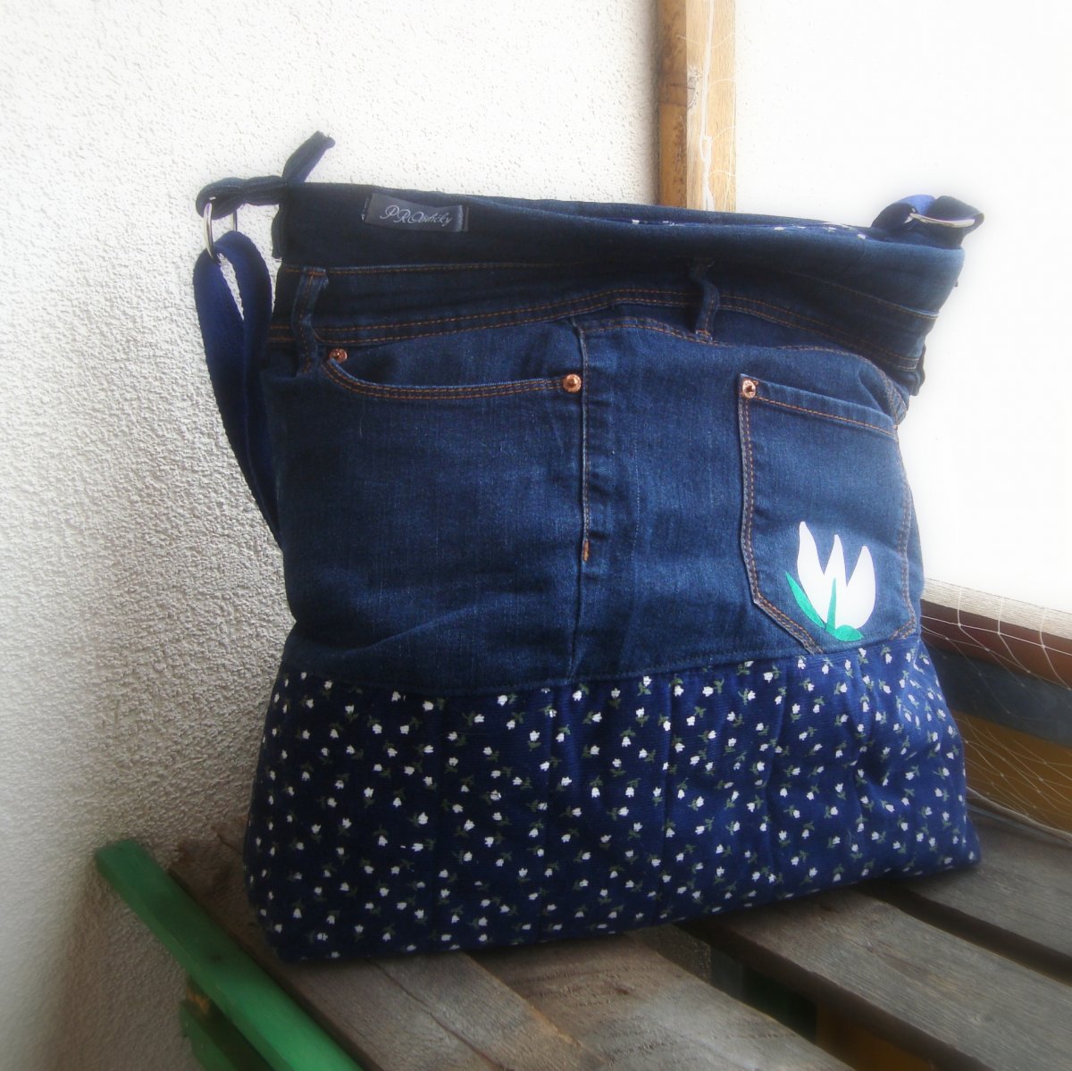 Džínokabelka s kvítky