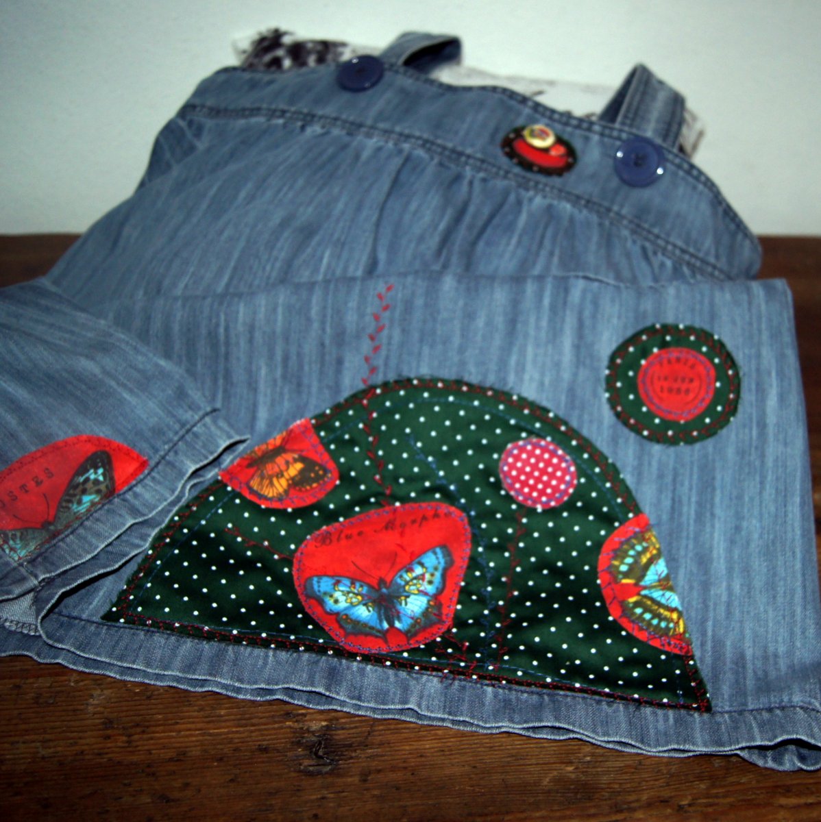 Veselé knoflíkové šatečky S/M