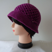 Letní klobouček v purpurové