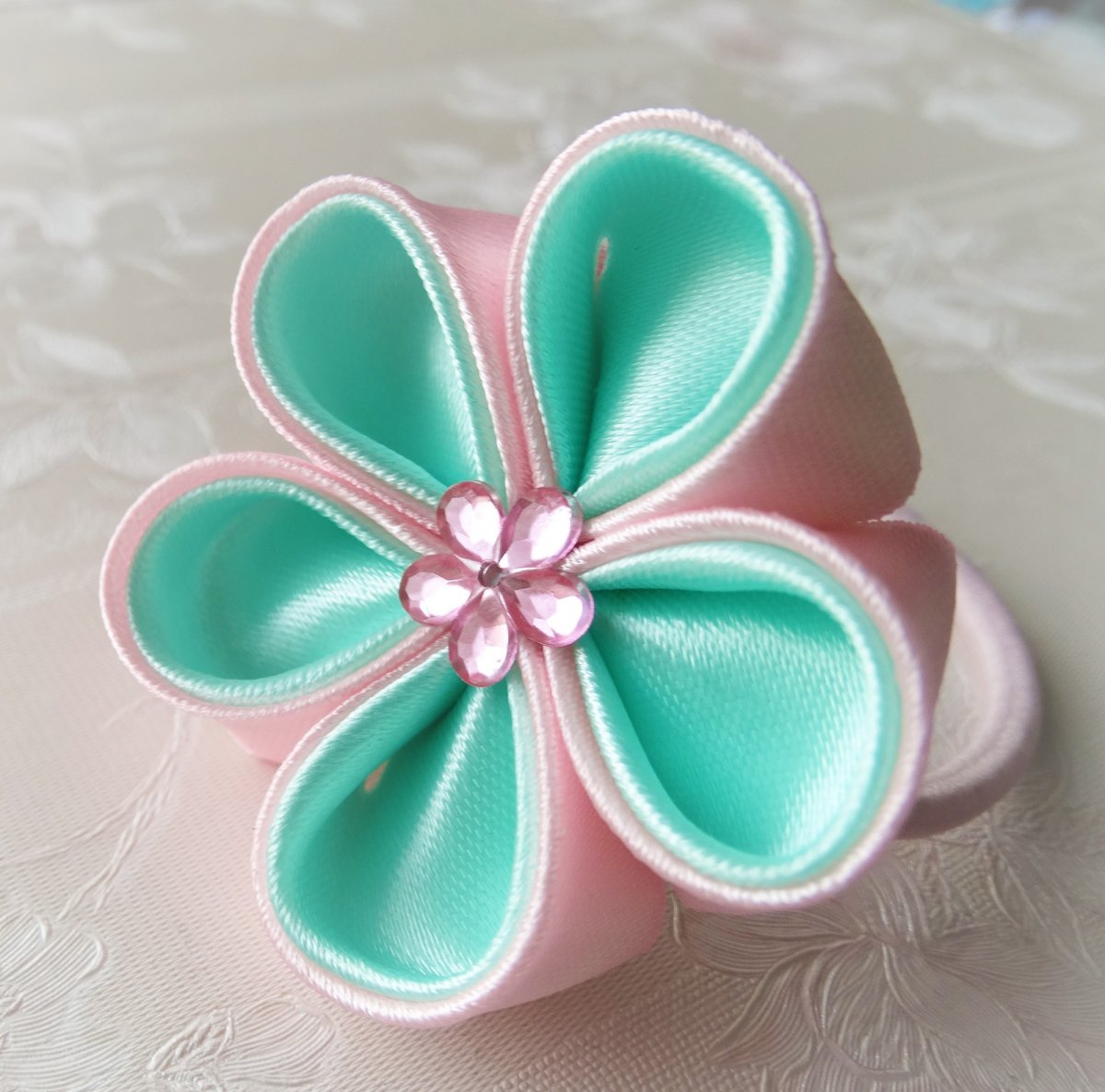 Gumička kanzashi