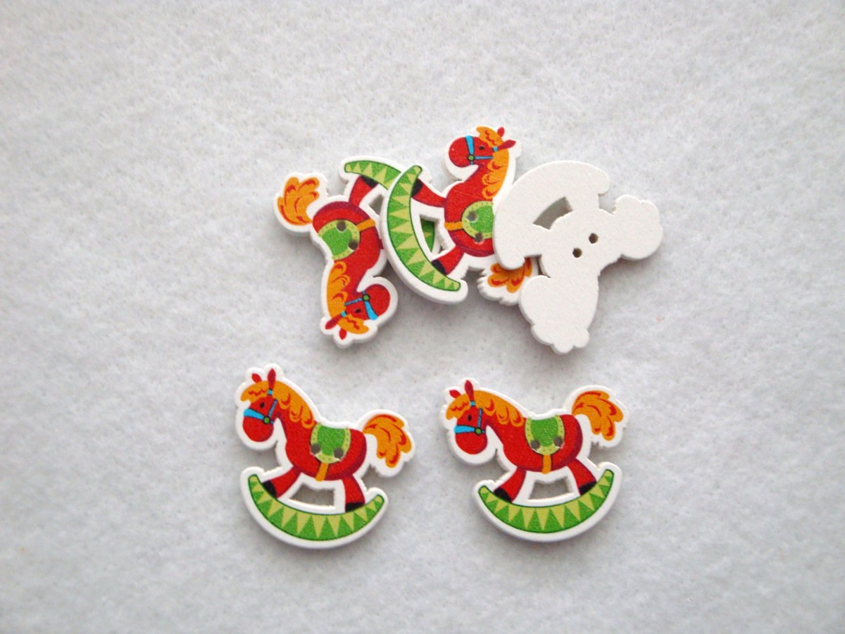 Dřevěné knoflíky - 2 kusy