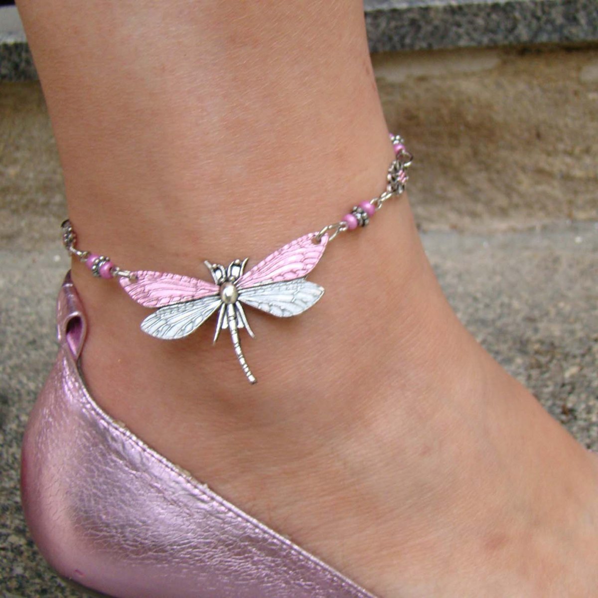 nákotník s vážkou