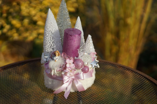 Vánoční svícen s malou andělkou