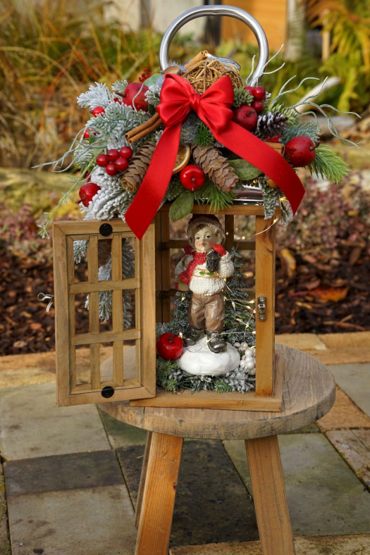 Vánoční lucerna s postavičkou