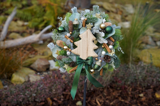 Věnec vánoční s dřevěným stromkem