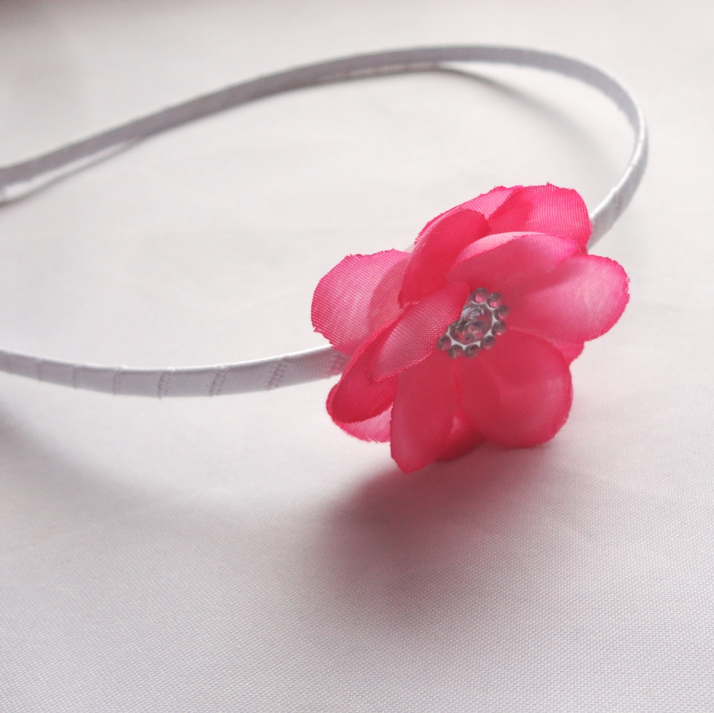 Čelenka s růžovou kytičkou