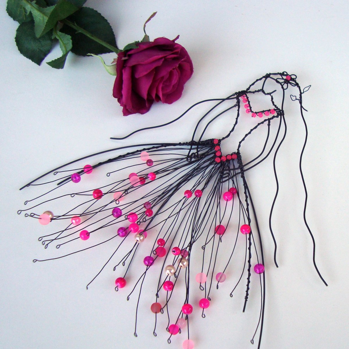 V šatech plesových - dívka v růžovém