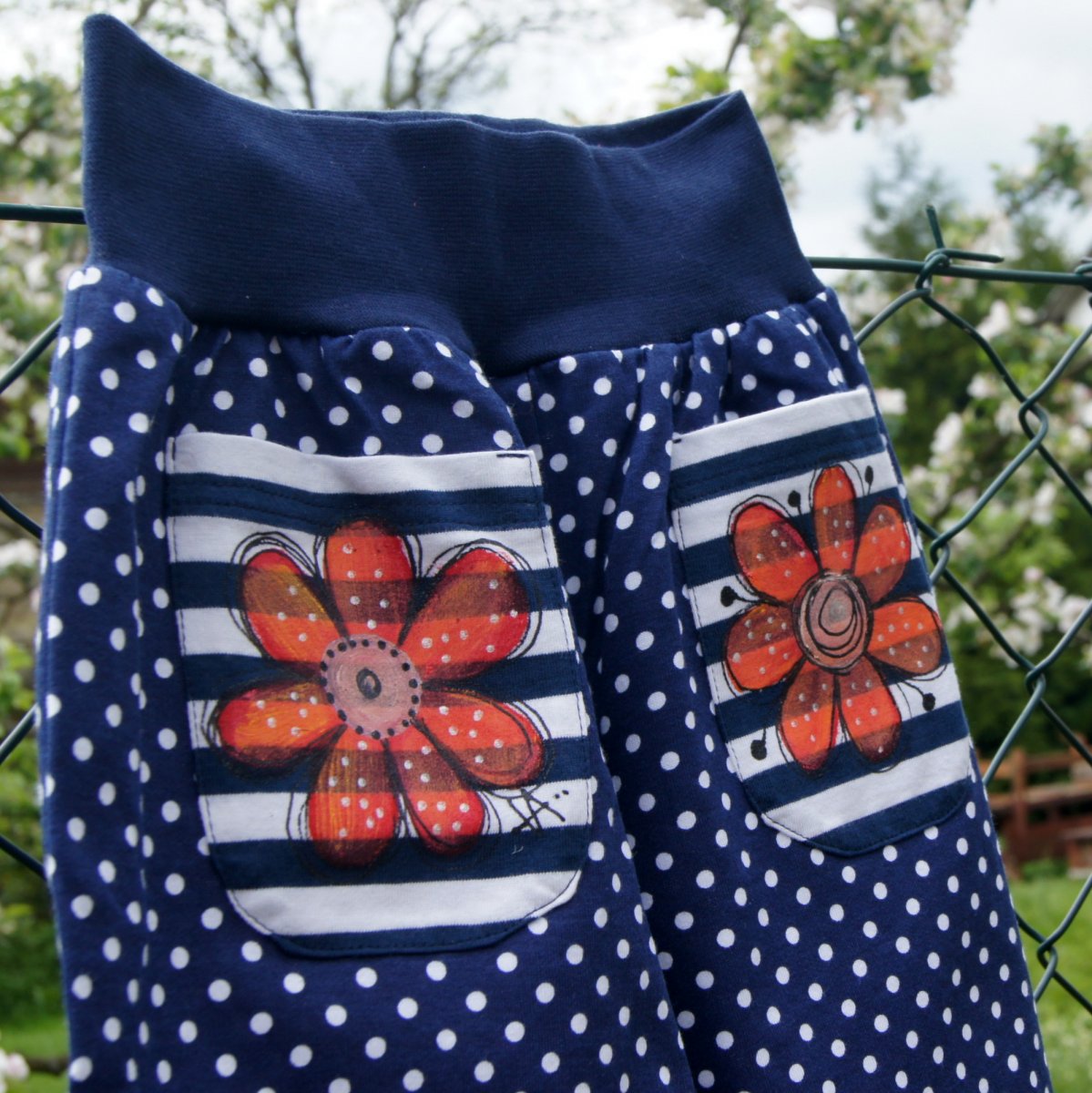 Puntíkaté malované kalhoty 5-7 let