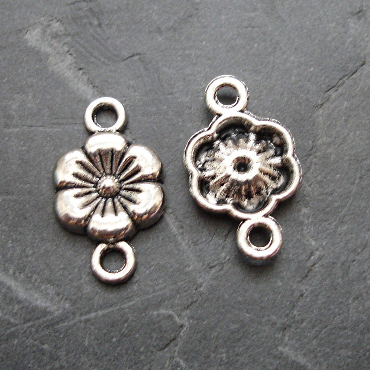 Spojovací díl květ 17x10 mm - starostříbrný - 4 ks