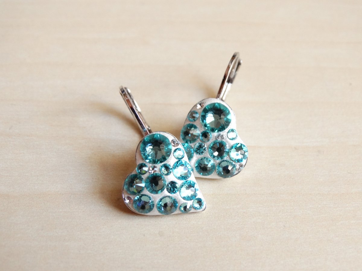 Světle tyrkysová srdíčka