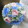 Kulatá svatební kytice v modré a růžové 