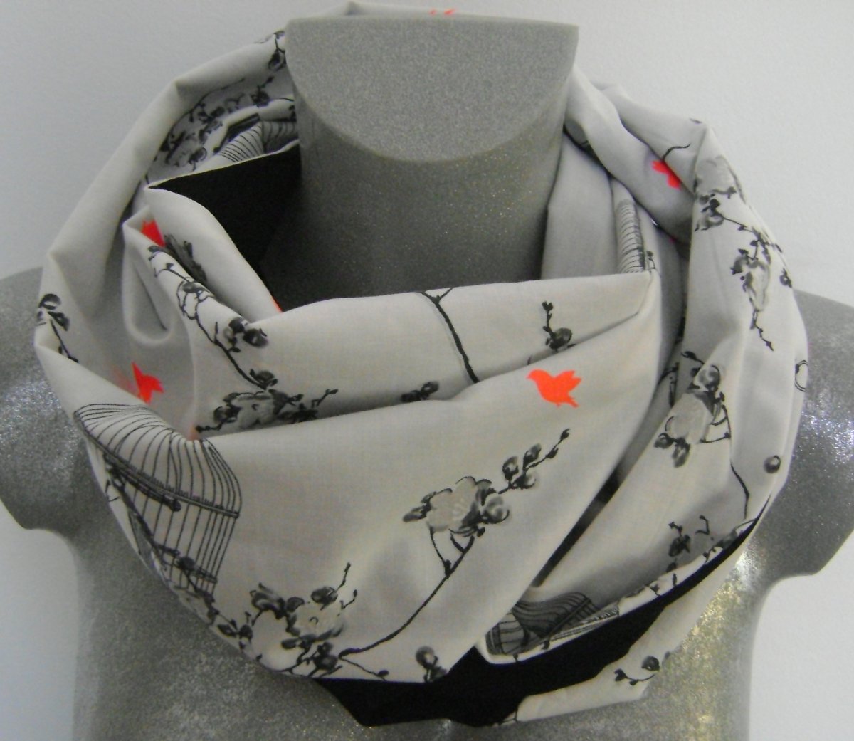 nekonečná šála Neonoví ptáčci