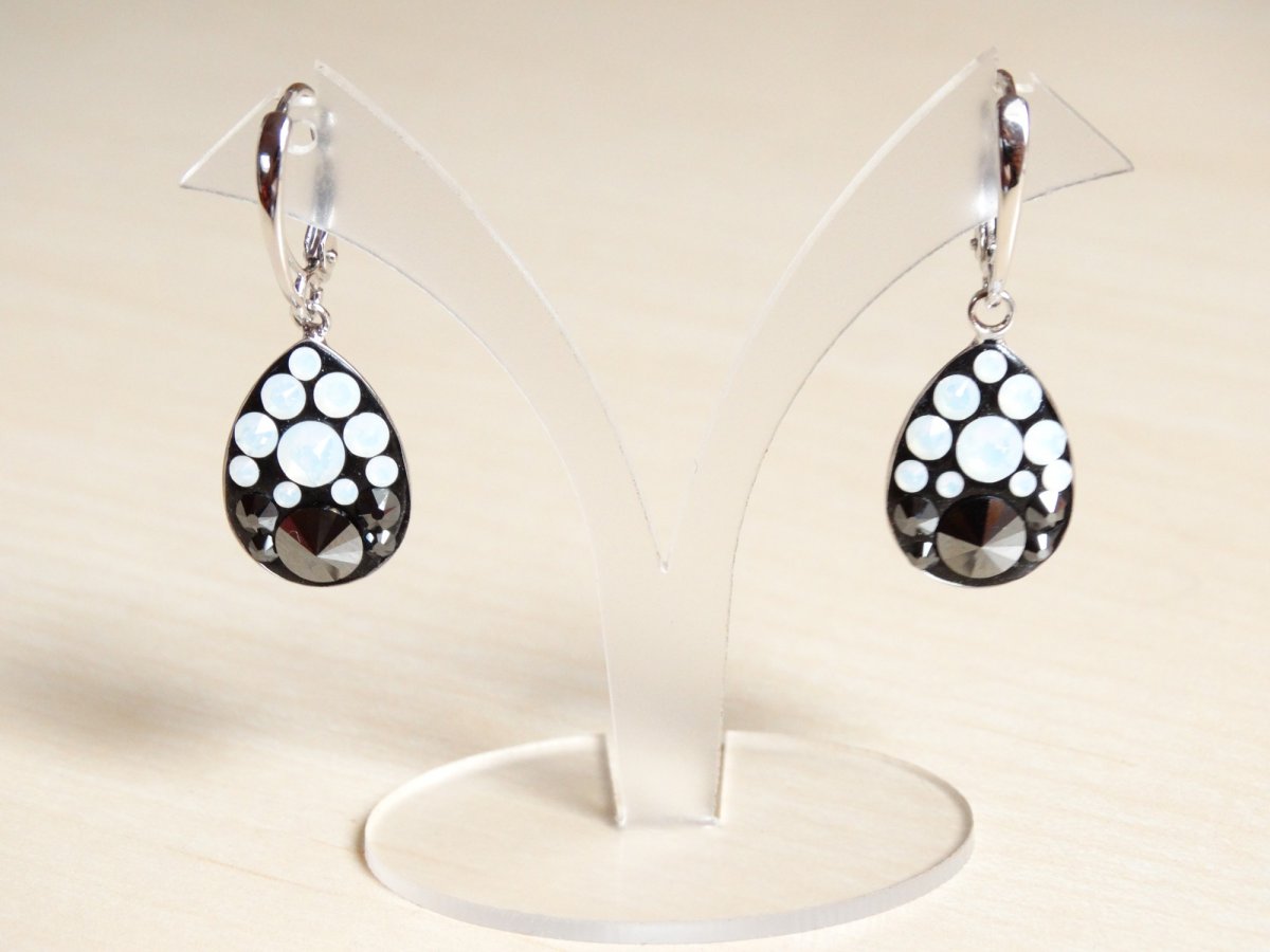 Velké černo-opálové kapky