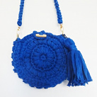 Kulatá modrá háčkovaná kabelka