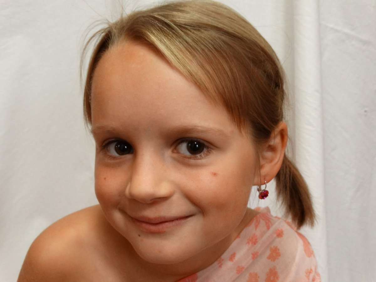 Dívčí fuchsiovo-oranžové náušnice s kytičkou 9mm