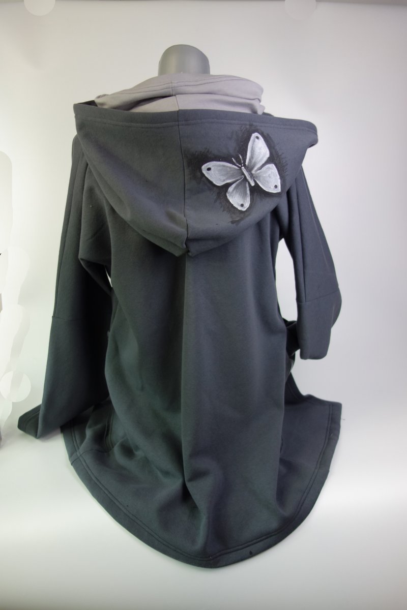 Kabátek s větší kapucí