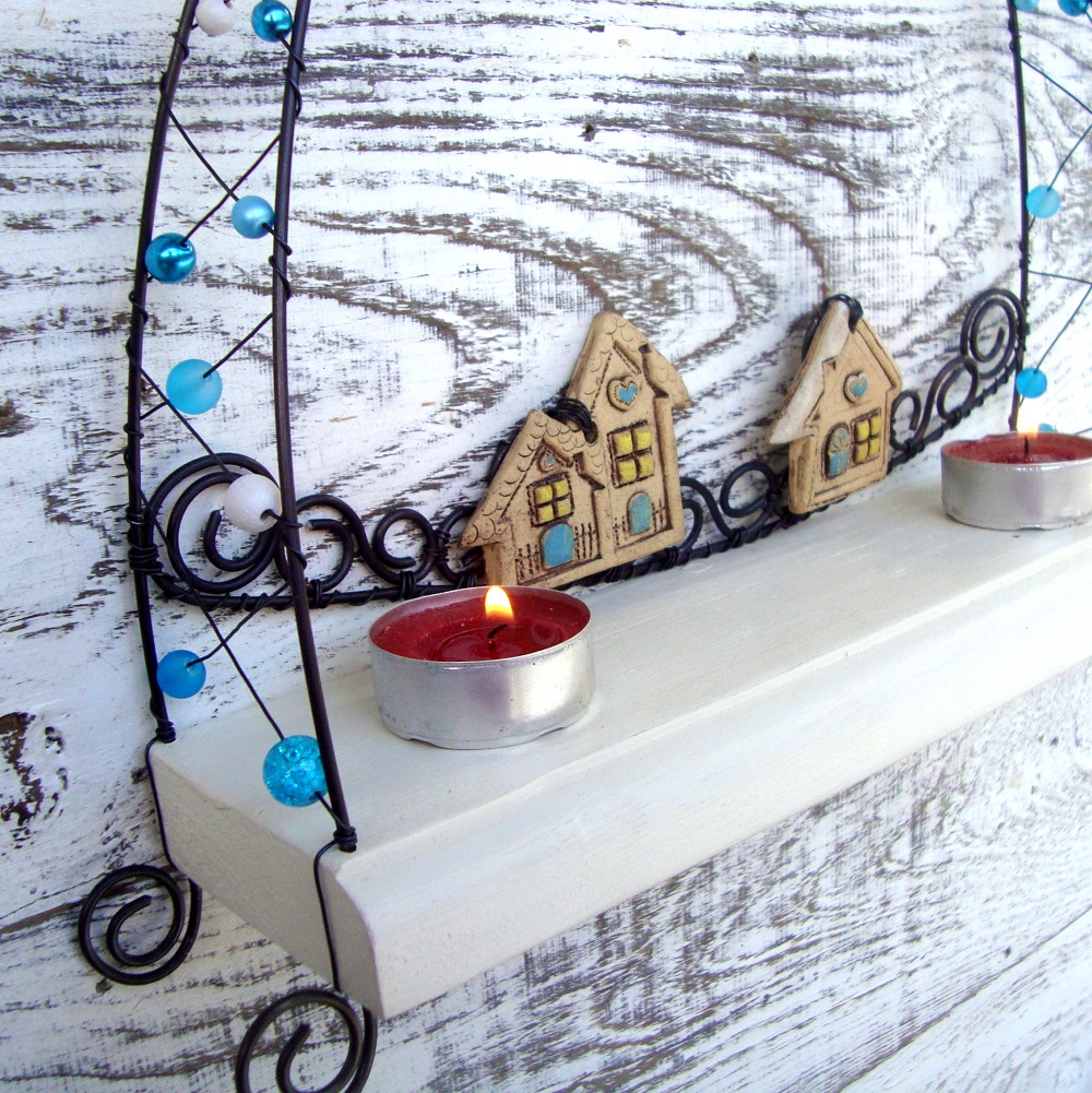 Polička - svícen s domečky v modré