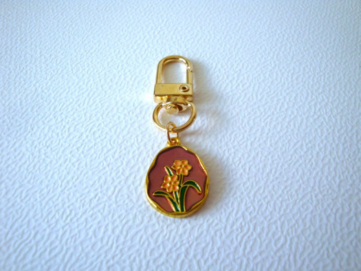 Kovový přívěsek 55x15 mm (1ks) - pudrová