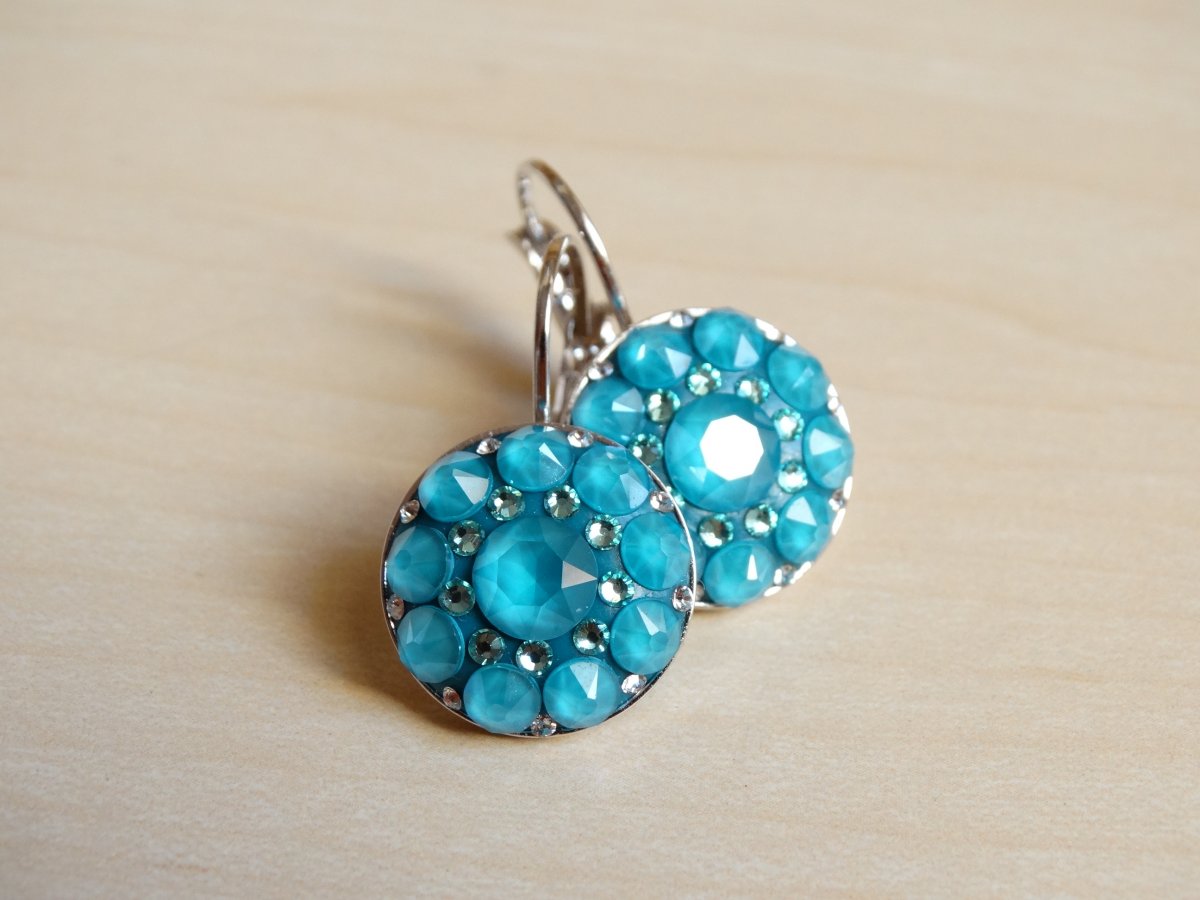 Střední matné tyrkysovomodré náušnice 