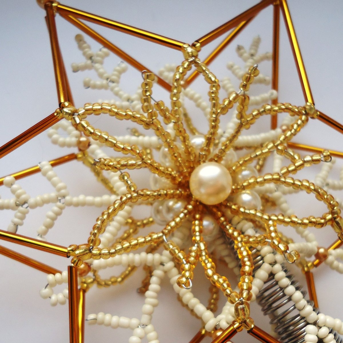 Špice na stromeček z korálků  (zlatá/smetanová)