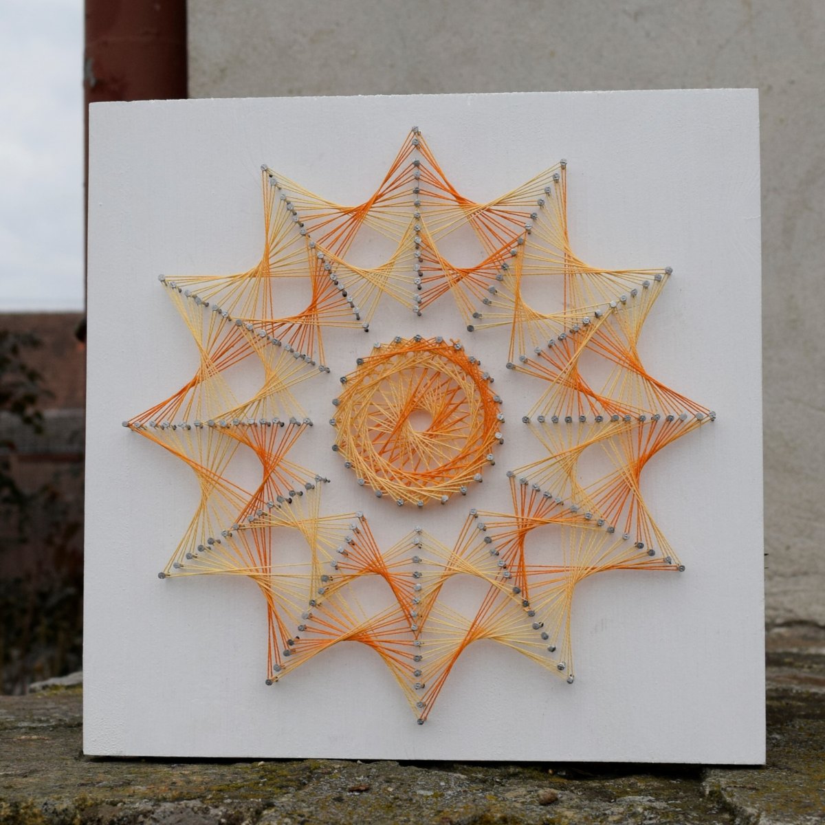 Mandala v oranžových odstínech