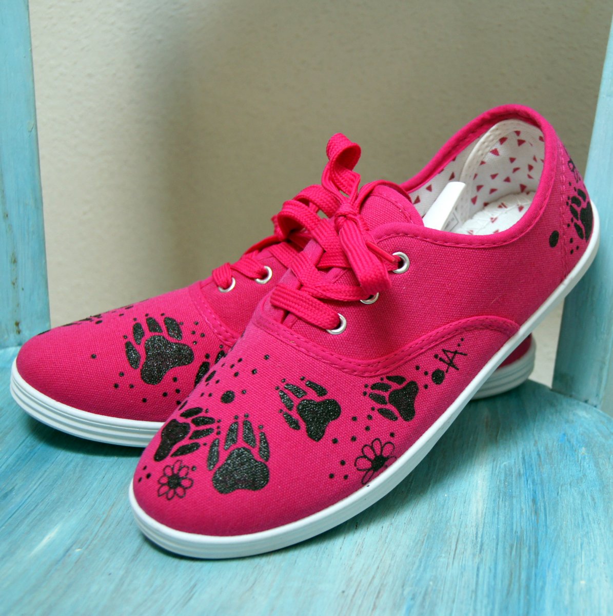 Malované tenisky malinové s tlapkami možno vel. 34 nebo 35