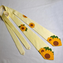 Hedvábná kravata se slunečnicemi