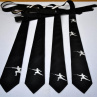 Černá kravata s šermíři 7825754