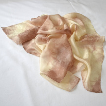 Batikovaný hedvábný šátek žlutobéžovo-hnědý 11919499